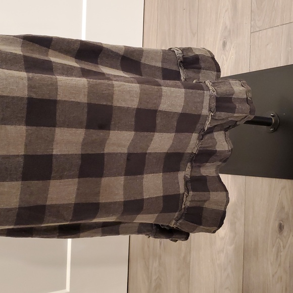 Disturbia women’s buffalo plaid A-Line Skirt Black &Gray W/Ruffle hem Size 2 EUC - Picture 4 of 8